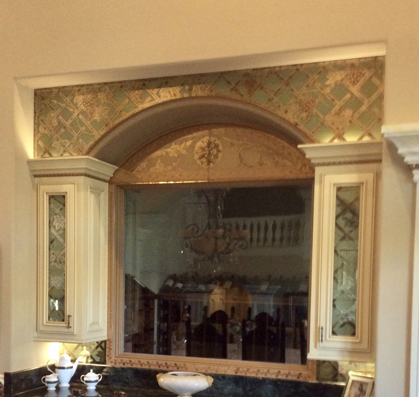 Verre eglomize tratment around buffet arch at Alamo, Contra Costa home, by Jerry JACOBS DESIGN