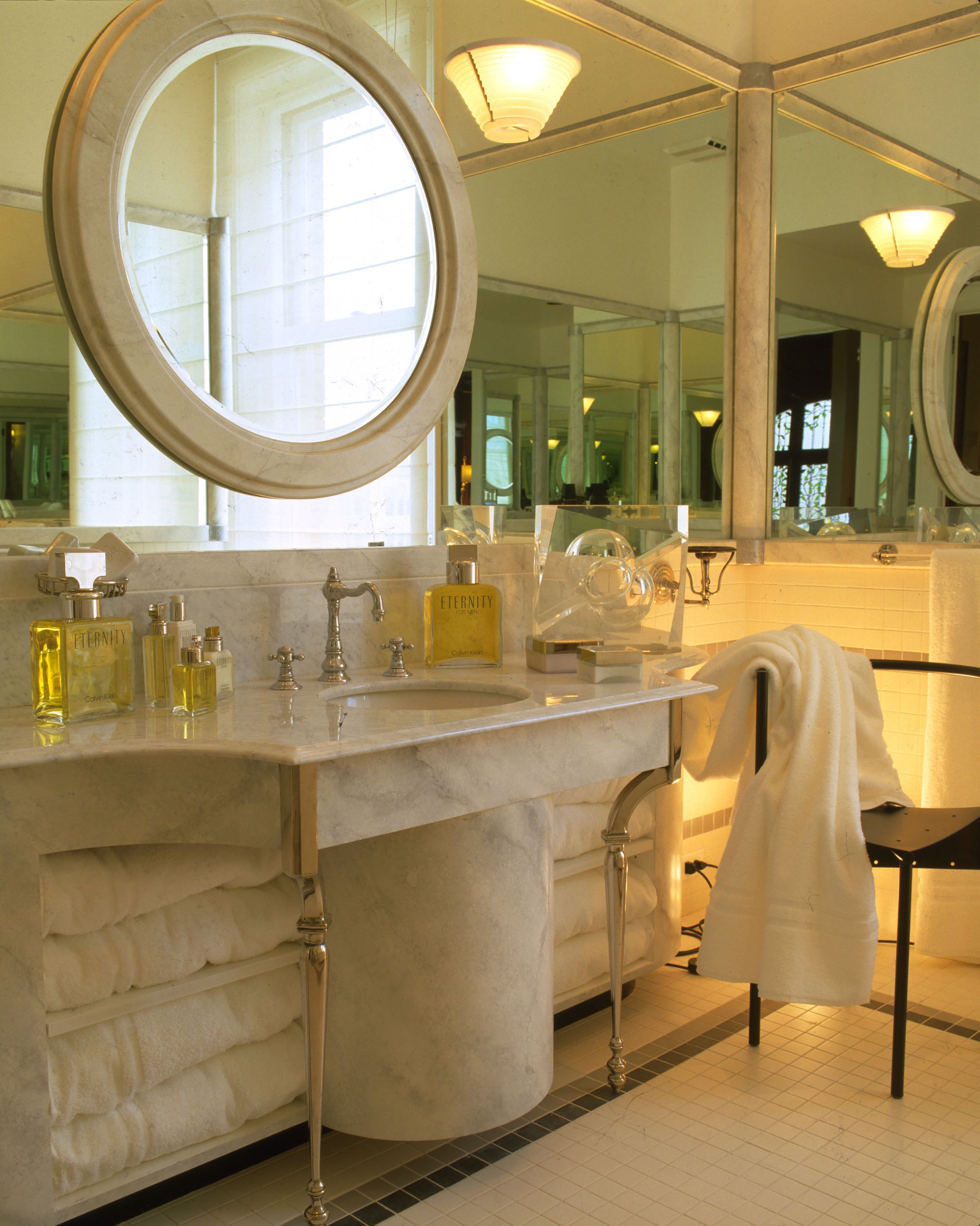 A bathroom with two sinks and a mirror