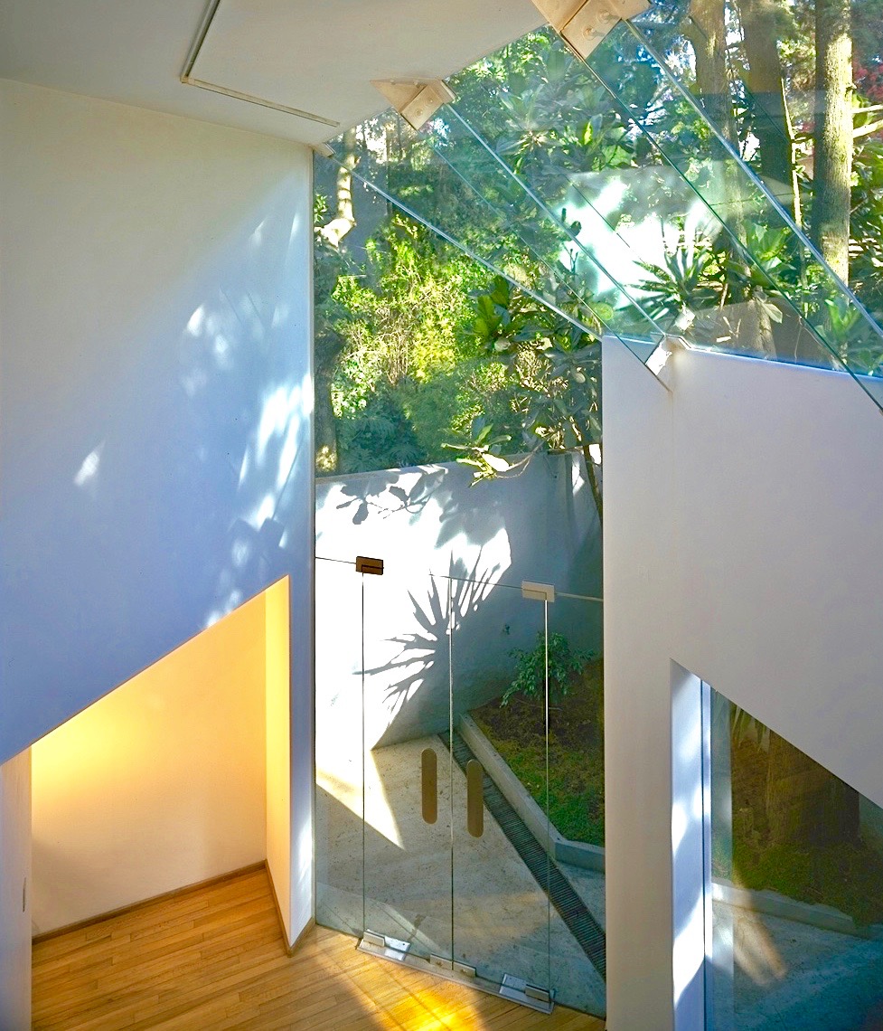 Casa Lila Home Architecture by Gerald (Jerry) Jacobs©.Split Level structural glass.