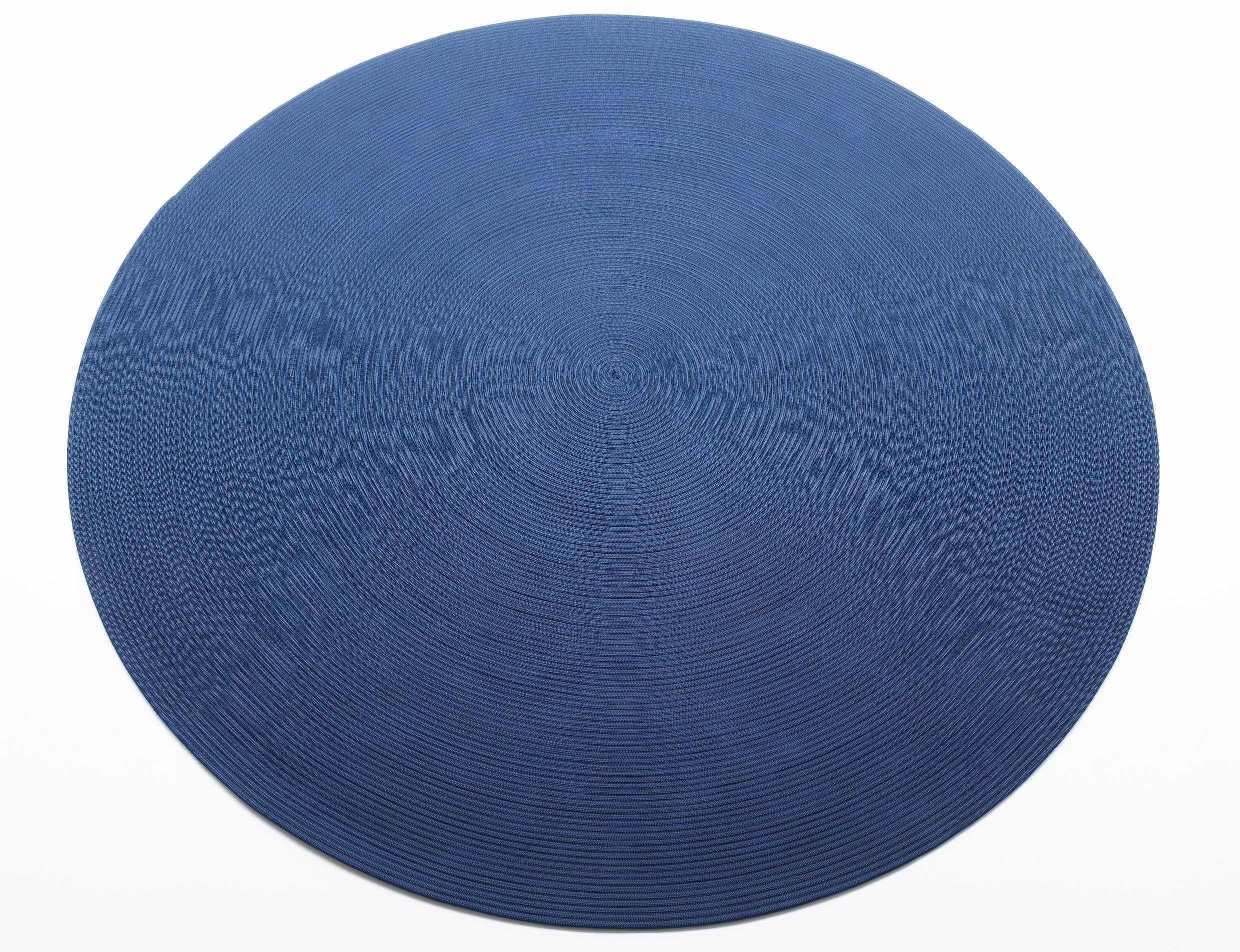 Round rugs.
