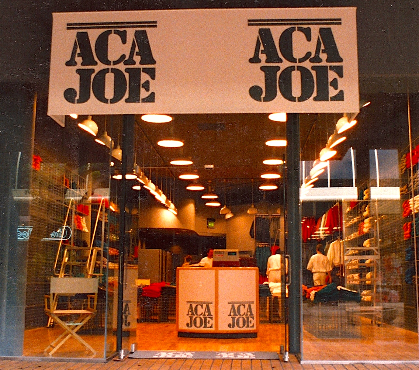 Aca Joe store oin Mallk,by Jerry Jacobs Design© Stanford shopping center, California,