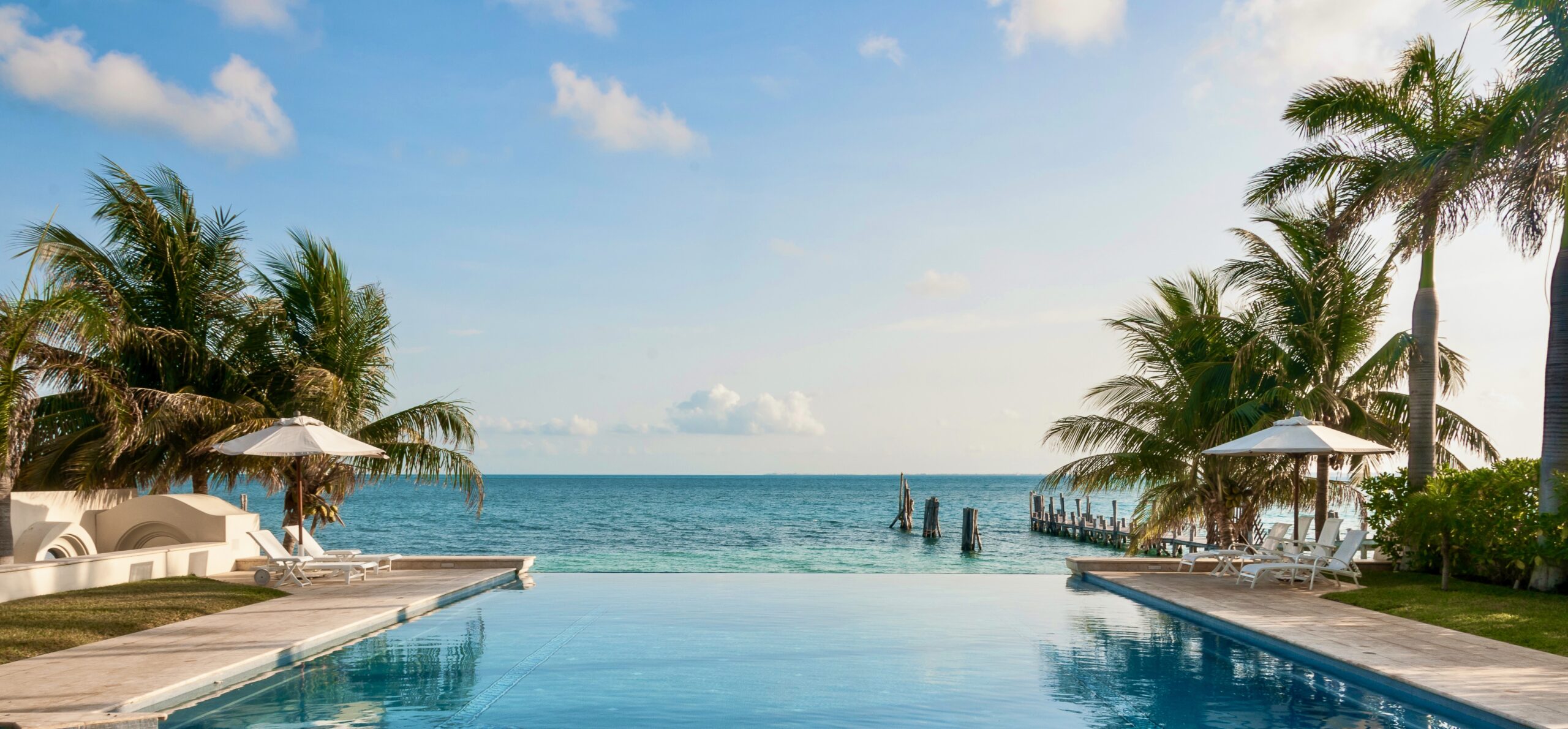 ad infinitum means "Without an end or limit". Were does the pool end at Villa on the Beach, Cancun
