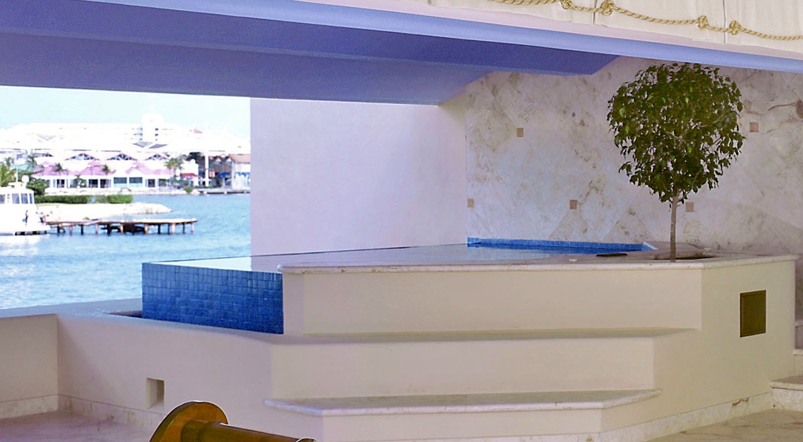 Vanishing edge step up spa. Architecture and Interior Design by Jerry Jacobs Design©