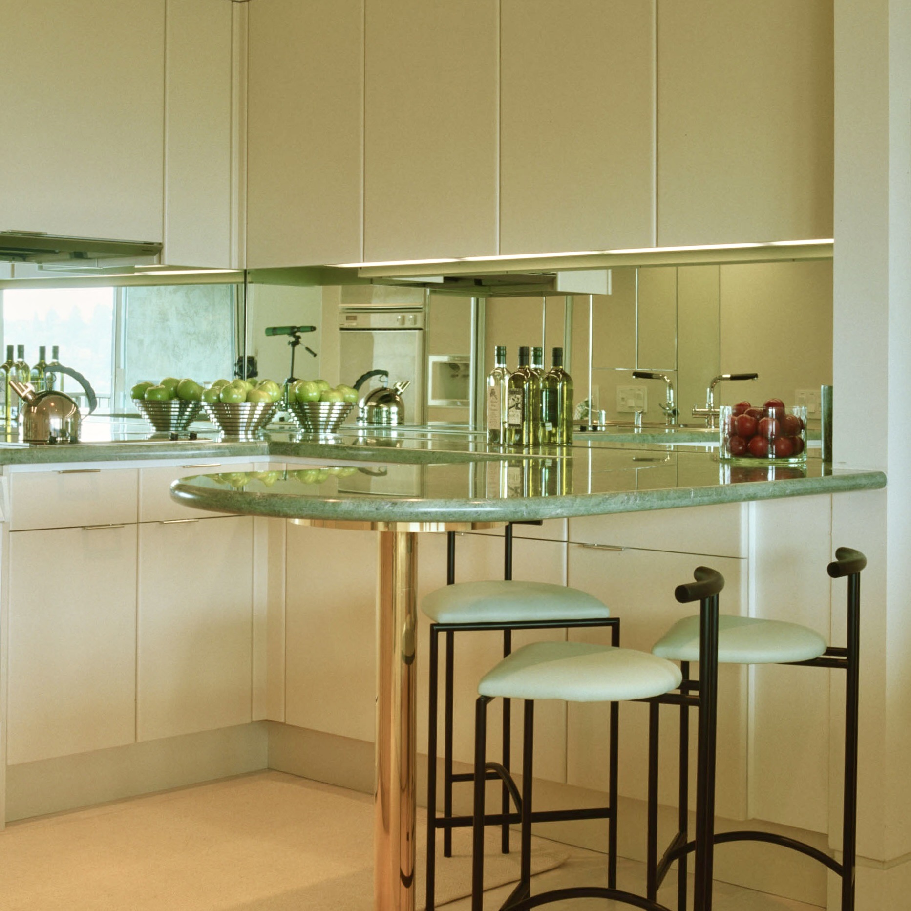 Belvedere Tiburon Dining kitchen Peninsula.